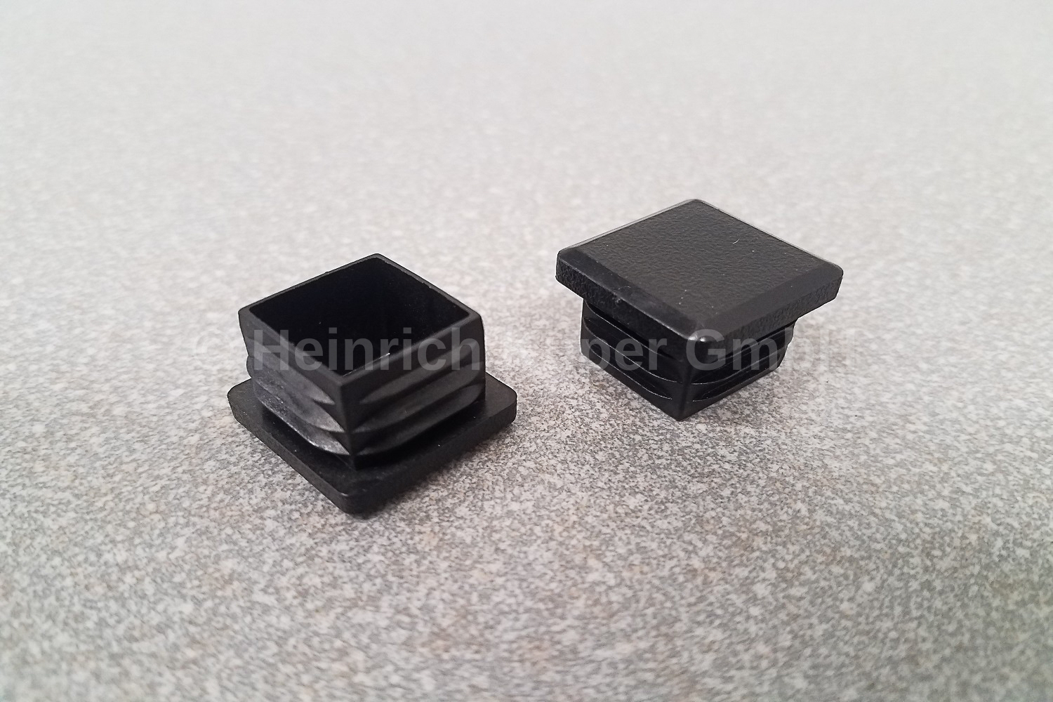 KUNSTSTOFFROHRKAPPE 20x20x2 MM 4kt-Stopfen schwarz