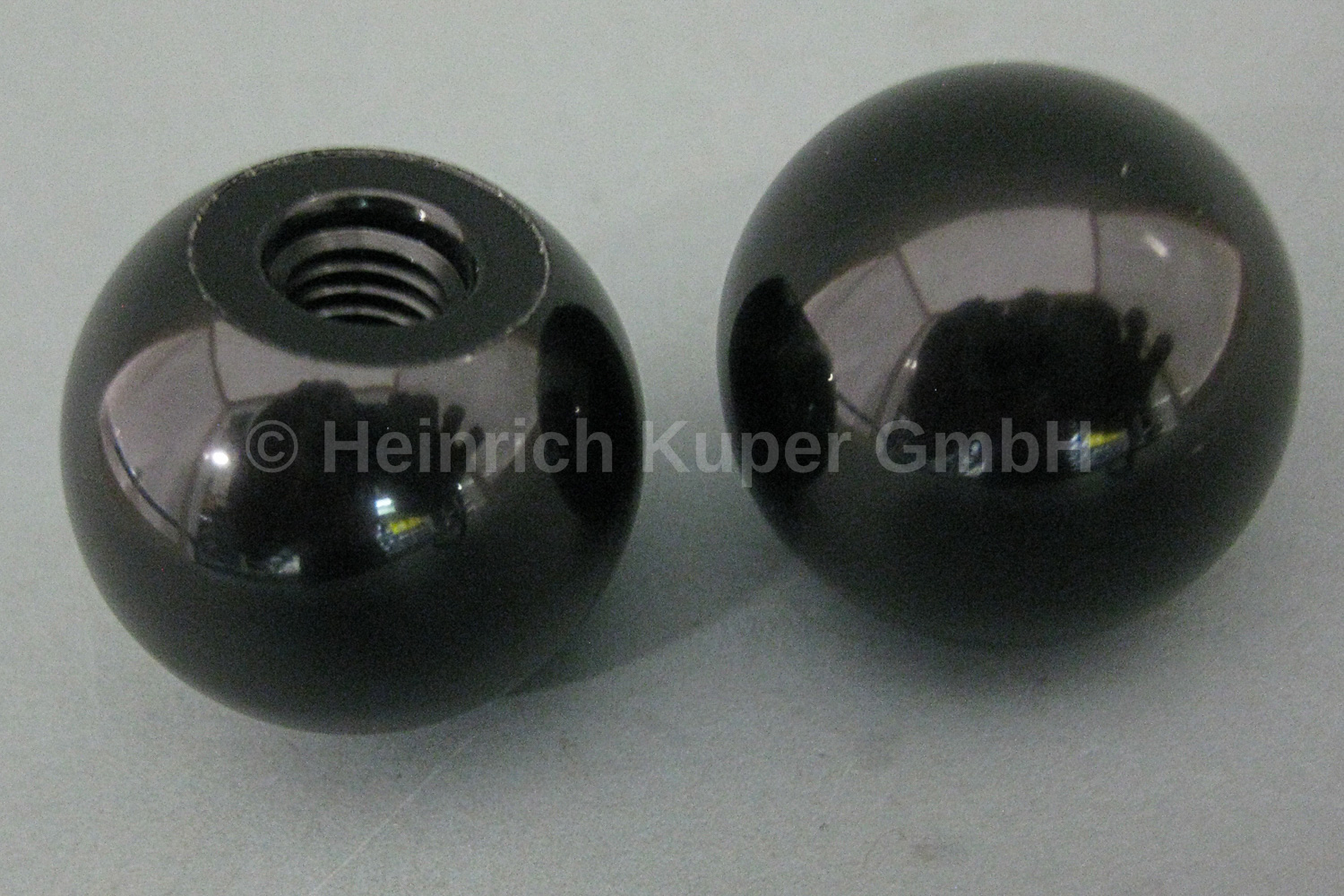 Kugelknopf mit Preßstoffgewinde M 10, schwarz pol., 32 mm Durchmesser Kugelgriff