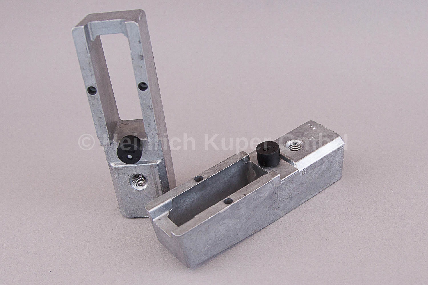 Mittelauflage Raster incl. Exzenter Striebig 91-01-33900-10, 001.218, 001.015