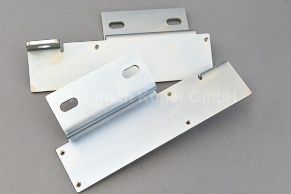 Halter für
Haubenschalter, links